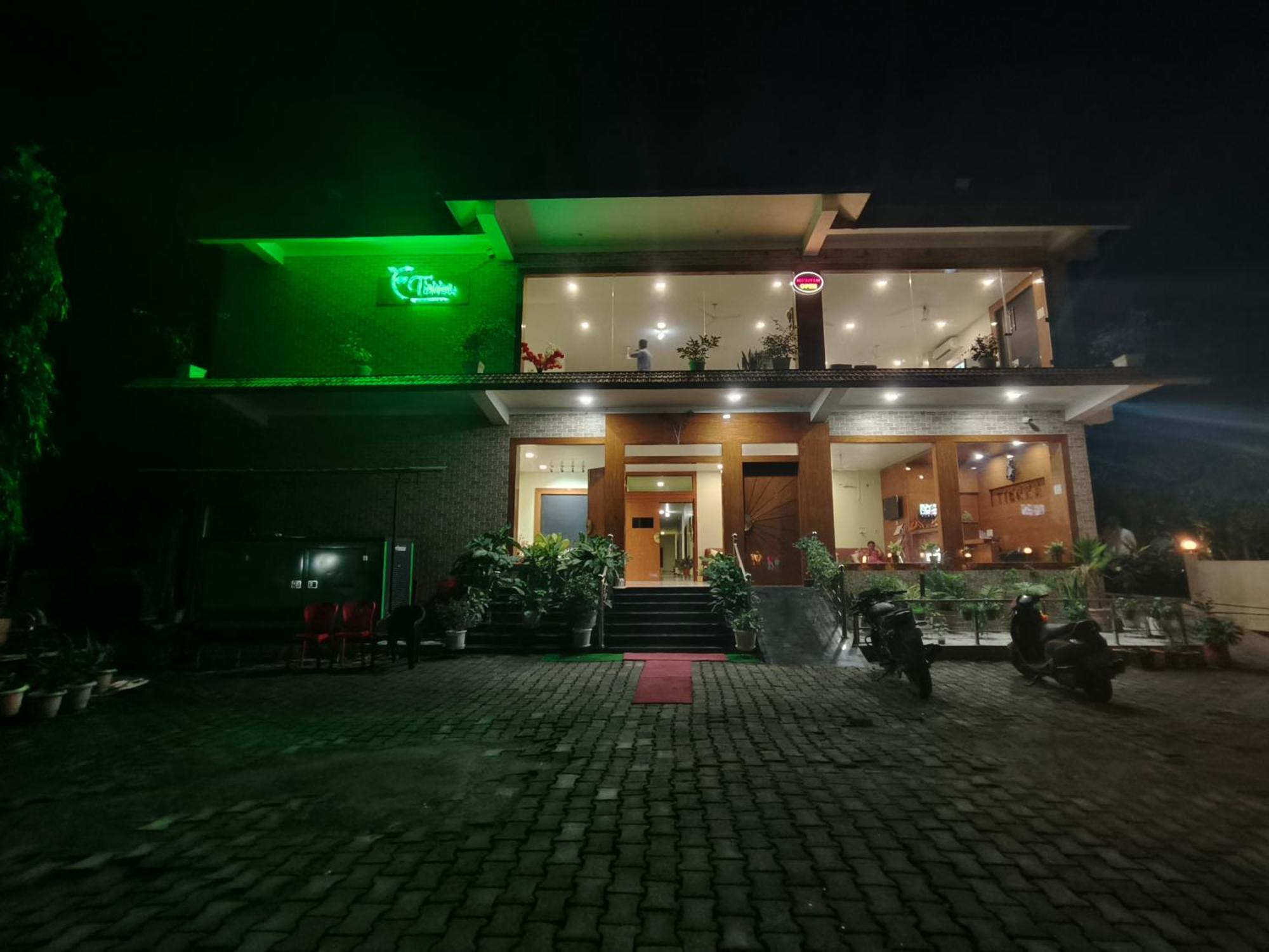 Tierra Hotel Cum Restaurant Kāziranga Exterior photo